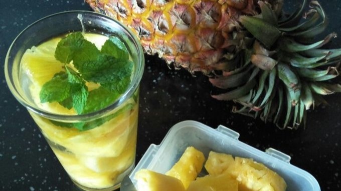 Minum Air Rendaman Nanas Jadi Alternatif Penguat Imun