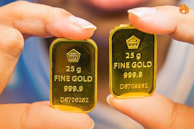 Harga Emas Dunia Anjlok 11% Imbas Konflik Iran dan Kenaikan Suku Bunga Global