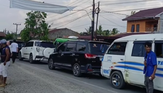 Kemacetan Parah di Jalur Parapat–Pematangsiantar, Antrean Kendaraan Capai 3 Km