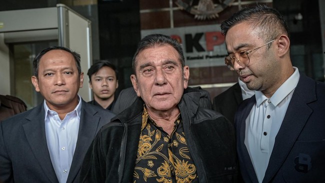 Usai Diperiksa KPK, Japto Soerjosoemarno Pilih Bungkam: “Tanya Penyidik Dong”