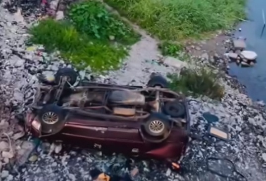 Mobil Terjun dari Jembatan Porsea, Lima Penumpang Luka dan Dirawat di RSUD