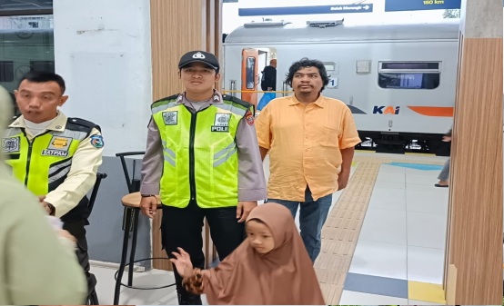Arus Mudik Mulai Meningkat, Polsek Siantar Barat Perketat Pengamanan Stasiun Kereta Api