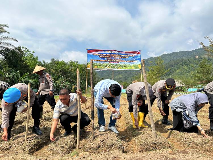 Dukung Ketahanan Pangan Nasional, Polres Tapteng Ikuti Tanam Raya Serentak 2026