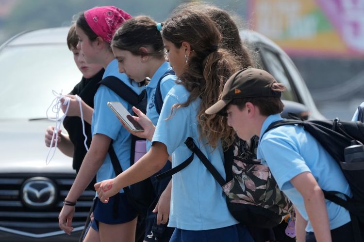 70% Anak di Australia Masih Akses Media Sosial, Meta hingga TikTok Diselidiki