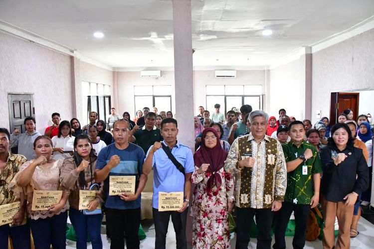 Sekda Tapteng Salurkan Santunan Kemensos kepada 78 Ahli Waris Korban Bencana