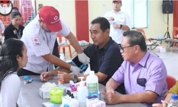 Wabup Nias Selatan Yusuf Nache Ikut Donor Darah Bersama Warga