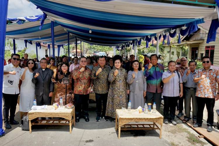 Wali Kota Wesly Hadiri Bona Taon Pomparan Op Baris Tampubolon di Pematangsiantar