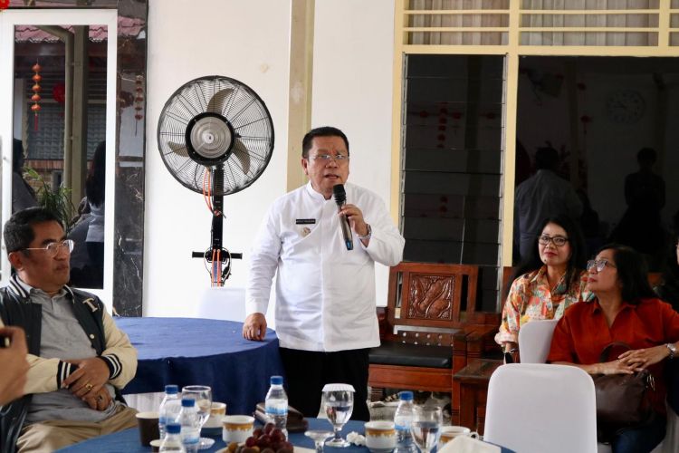Wesly Silalahi Jamuan Tim Paduan Suara HKBP Jati Waringin di Pematangsiantar
