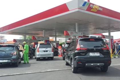 Panic Buying BBM di Surabaya Gegara Rumor Kenaikan Harga