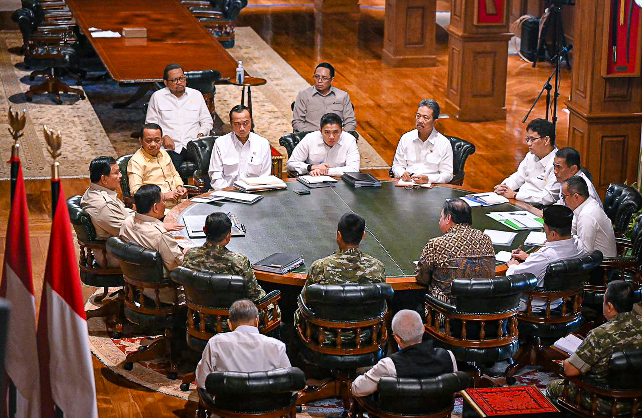 Prabowo Kumpulkan Menteri di Hambalang, Bahas Pangan dan Kesiapan Idulfitri