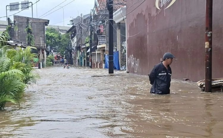 Banjir Jakarta Meluas, 105 RT dan 19 Jalan Tergenang Usai Hujan Deras