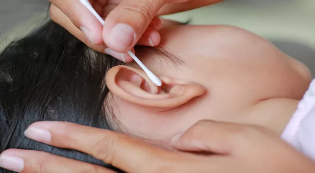 Membersihkan Telinga Sembarangan Picu Cedera