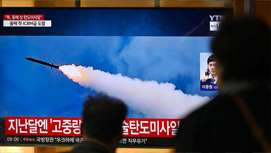 Korea Utara Hujani Laut Timur dengan Lebih dari 10 Rudal Balistik