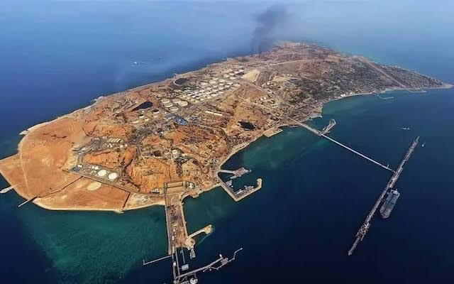 Pulau Kharg Diserang AS, 90% Ekspor Minyak Iran Terancam