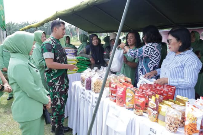 Warga Padati Bazar Ramadan yang Diadakan Kodim Asahan