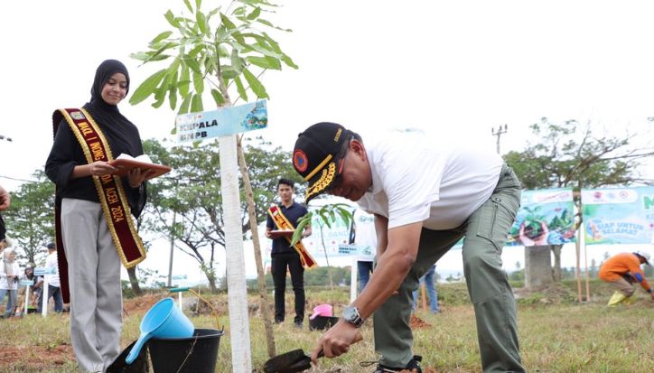 BNPB Bagikan 2.257 Bibit Pohon di Banda Aceh, Dorong Mitigasi Bencana Berbasis Vegetasi