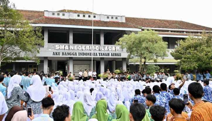 Prabowo Ingin Semua Kelas Punya Layar Digital, Siapkan Smart Classroom Nasional