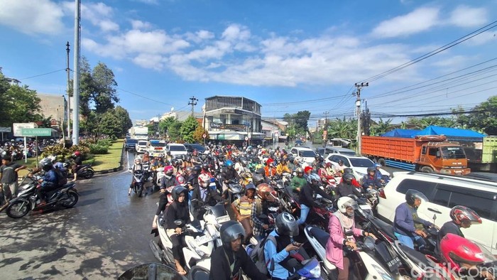Banjir Solo Baru Sukoharjo Picu Macet Parah, Antrean Kendaraan Mengular hingga 2 Km