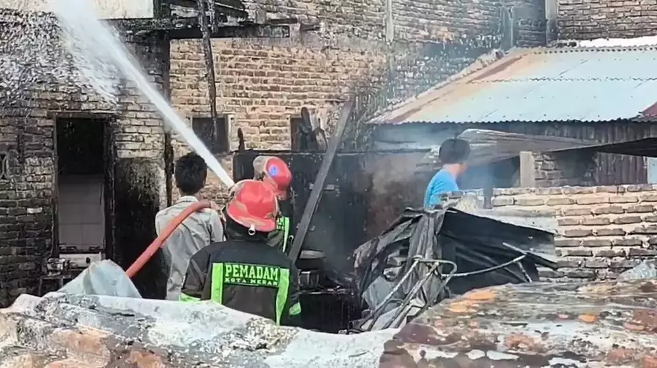Kebakaran Hanguskan 4 Rumah di Medan Polonia, Diduga Berasal dari Dapur dan LPG