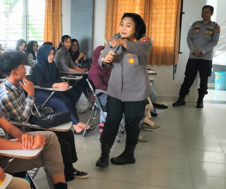 Polisi Gelar Penyuluhan Kamtibmas di Kampus Binjai, Mahasiswa Diingatkan Bahaya Narkoba dan Etika Medsos