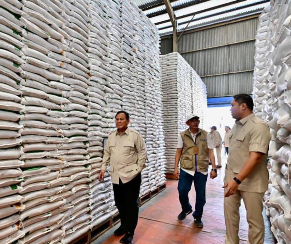 Prabowo Sidak Gudang Bulog Magelang, Pastikan Stok Beras Aman