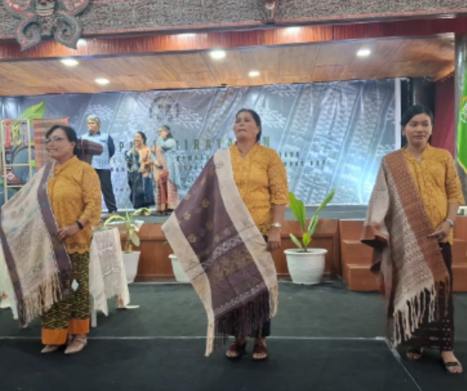 Jabu Bonang Luncurkan Pewarna Ulos dari Ampas Kopi