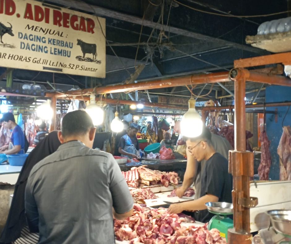 Harga Ayam dan Daging Sapi Masih “Mencekik”, Warga Siantar Terpaksa Kurangi Konsumsi