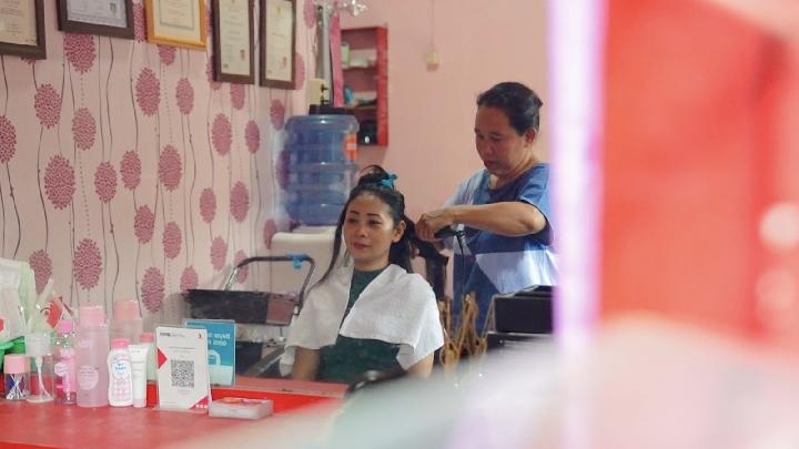 Terharu! Wanita Ini Buka Salon Gratis untuk ODGJ, Ubah Stigma Jadi Kepedulian