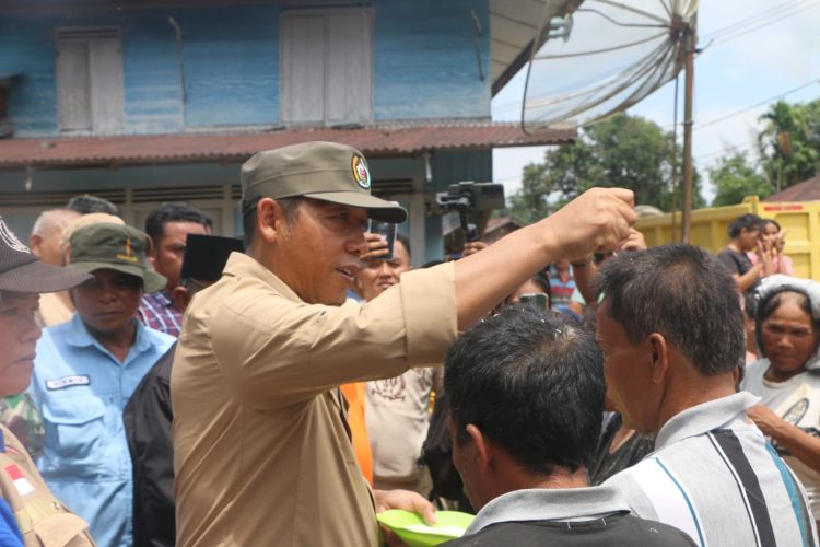 Ratusan Rumah Rusak di Simangumban, Bupati Taput Turun Langsung ke Lokasi Bencana