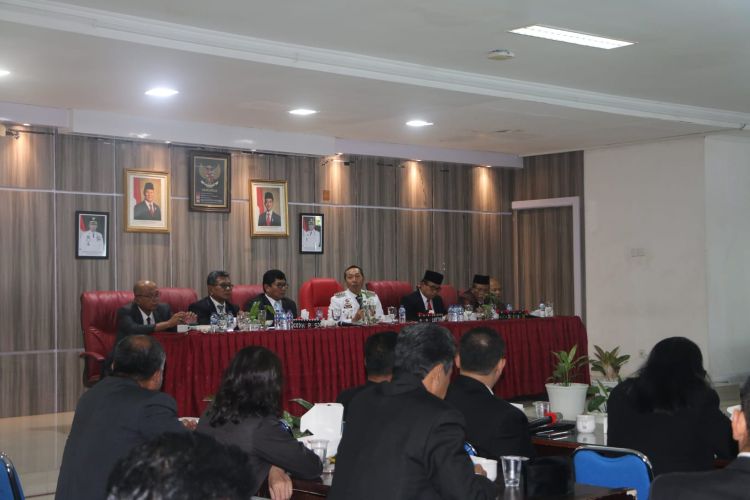 Bupati Taput Kumpulkan OPD dan Camat, Tekankan Inovasi di Tengah Tekanan Ekonomi