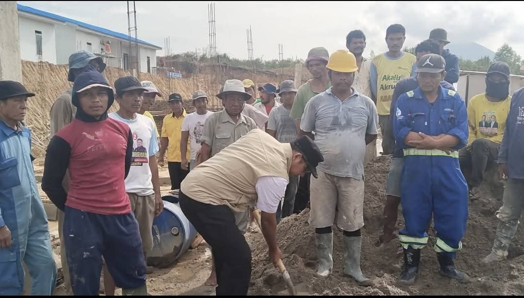 Sambut May Day 2026, Bupati Taput Turun Langsung Semangati Buruh di Adiankoting