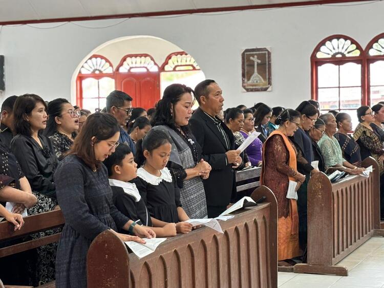 Bupati Taput Ajak Jemaat Gaungkan Wisata Rohani Salib Kasih saat Ibadah Jumat Agung