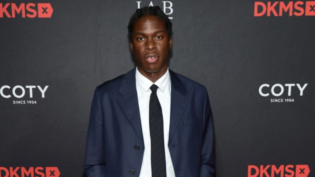 Daniel Caesar Umumkan Tur Dunia 2026 untuk Album Son of Spergy