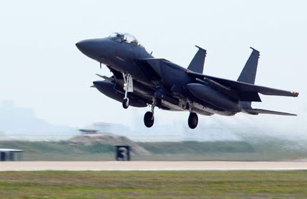 AU Korea Selatan Minta Maaf Usai Tabrakan Jet F-15K Akibat Selfie Pilot di Udara