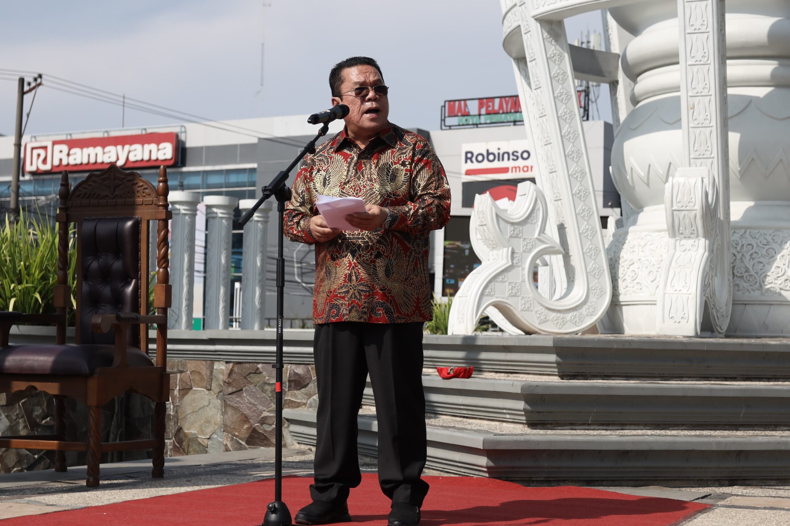 Walikota Wesly Ajak Warga Teladani Pengorbanan Kristus pada Peringatan Jumat Agung