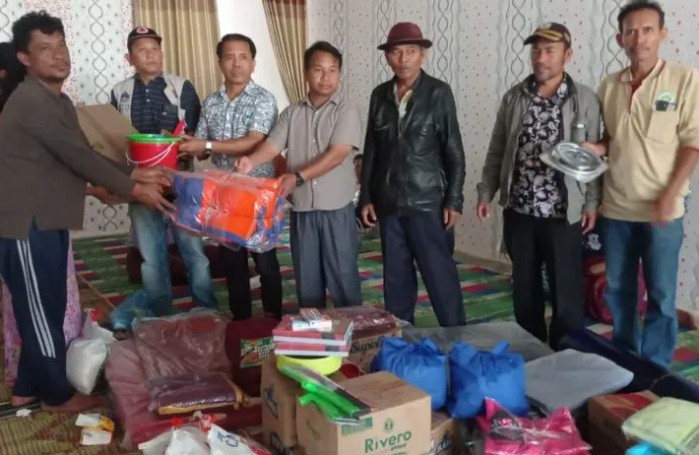 Pemkab Taput Serahkan Bantuan kepada Korban Kebakaran di Sipahutar