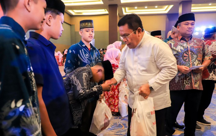 Halal Bihalal di Medan, Wali Kota Siantar Serahkan 500 Paket Sembako untuk Anak Yatim