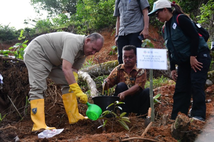 Wakil Bupati Tapteng dan Kepala BBKSDA Sumut Gelar Aksi Tanam Pohon di Sipange