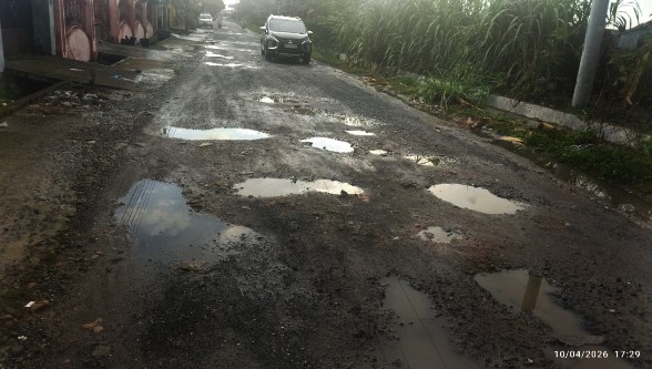 Korban Berjatuhan, Warga Desak Pemerintah Segera Perbaiki Jalan Makadame Raya