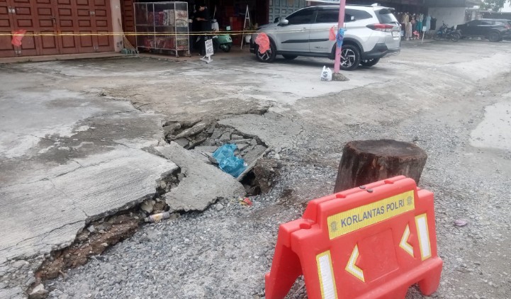 Baru Beberapa Hari Diperbaiki, Jalan Gereja Amblas Lagi, Dinas PUPR Sumut Tebar Janji