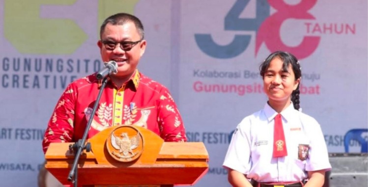 Ratusan Lansia Gunungsitoli Diwisuda