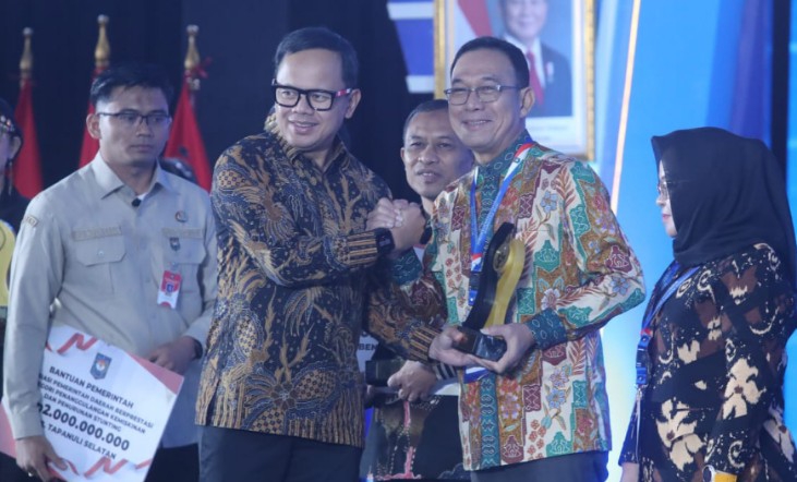 Tapsel Juara 2 Kategori Penurunan Kemiskinan dan Stunting