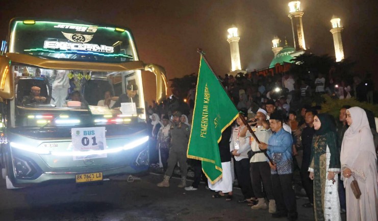 130 Calon Haji Tapsel Diberangkatkan dari Masjid Agung Sipirok