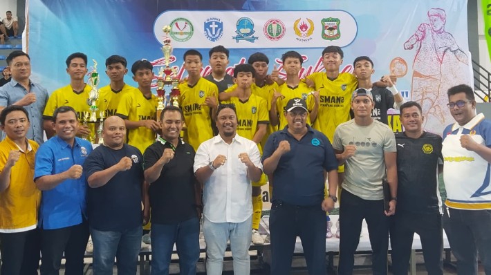 Tim Futsal SMA Negeri 2 Siantar Juara Pertama Gebyar Olahraga Pelajar