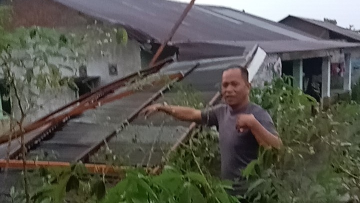 Atap Rumah Warga Rusak Parah Diterjang Puting Beliung, Korban Mengungsi ke Rumah Kerabat