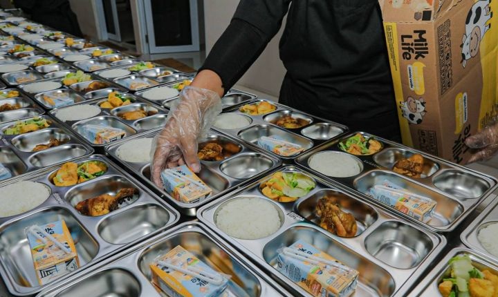 Puluhan Dapur Makan Bergizi Gratis Berhenti Beroperasi, Dana dari BGN Belum Cair