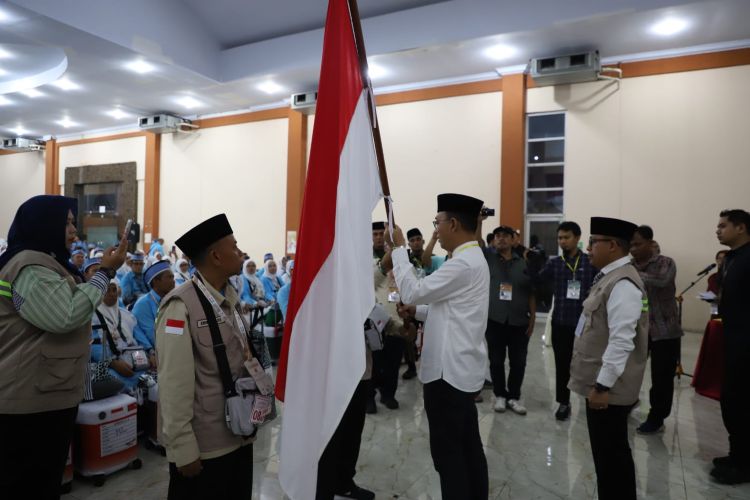 Gus Irawan Lepas Jemaah Haji Tapsel 2026, Tekankan Jaga Marwah Daerah
