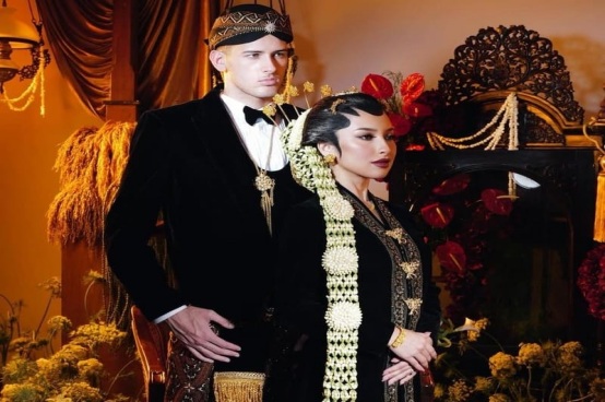 Romantis! Prewedding Adat Jawa Jennifer Coppen & Justin Hubner Bikin Heboh