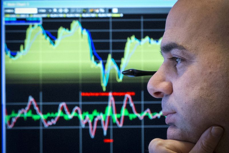 IHSG Diprediksi Melemah ke Level 7.308, Rupiah dan Harga Minyak Jadi Tekanan Utama