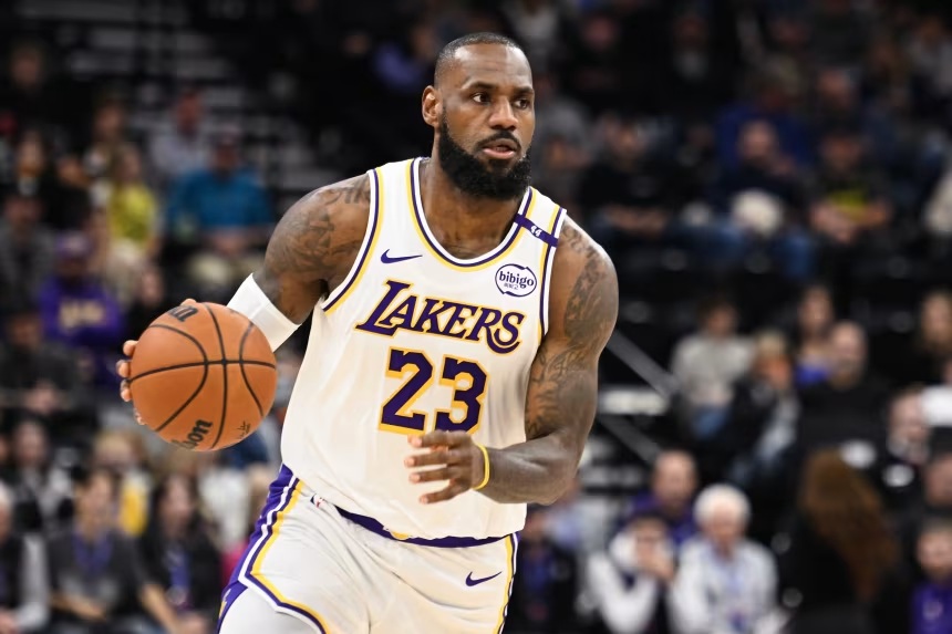 LeBron James Bersinar, Lakers Unggul 3-0 atas Rockets di Playoff NBA 2026